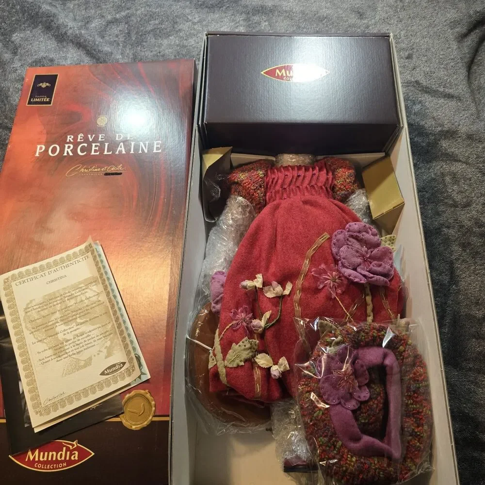 MUNDIA 22”  Doll “Christine”  Christine Et Cecile Reve De Porcelaine NEW LIMITED